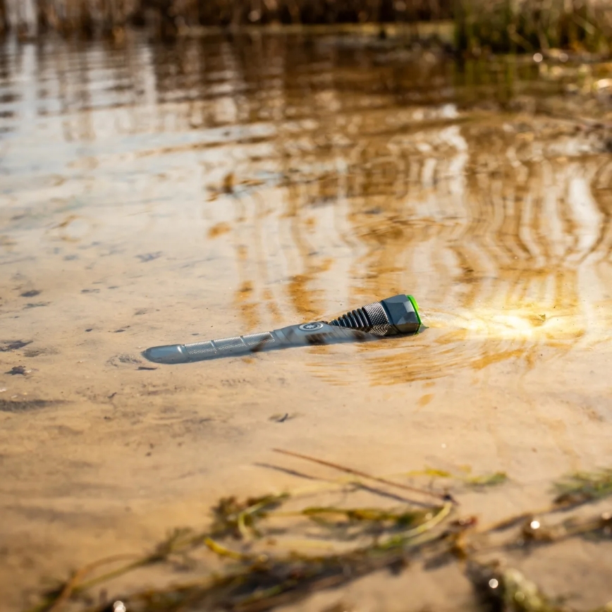 Torcia ricaricabile LED dimmerabile con funzione power bank LED/30W/5V IPX7 3000 lm 4000 mAh