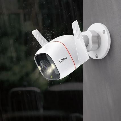 TP-Link - Telecamera esterna intelligente con sensore, certificazione IP66 e connettività Wi‑Fi
